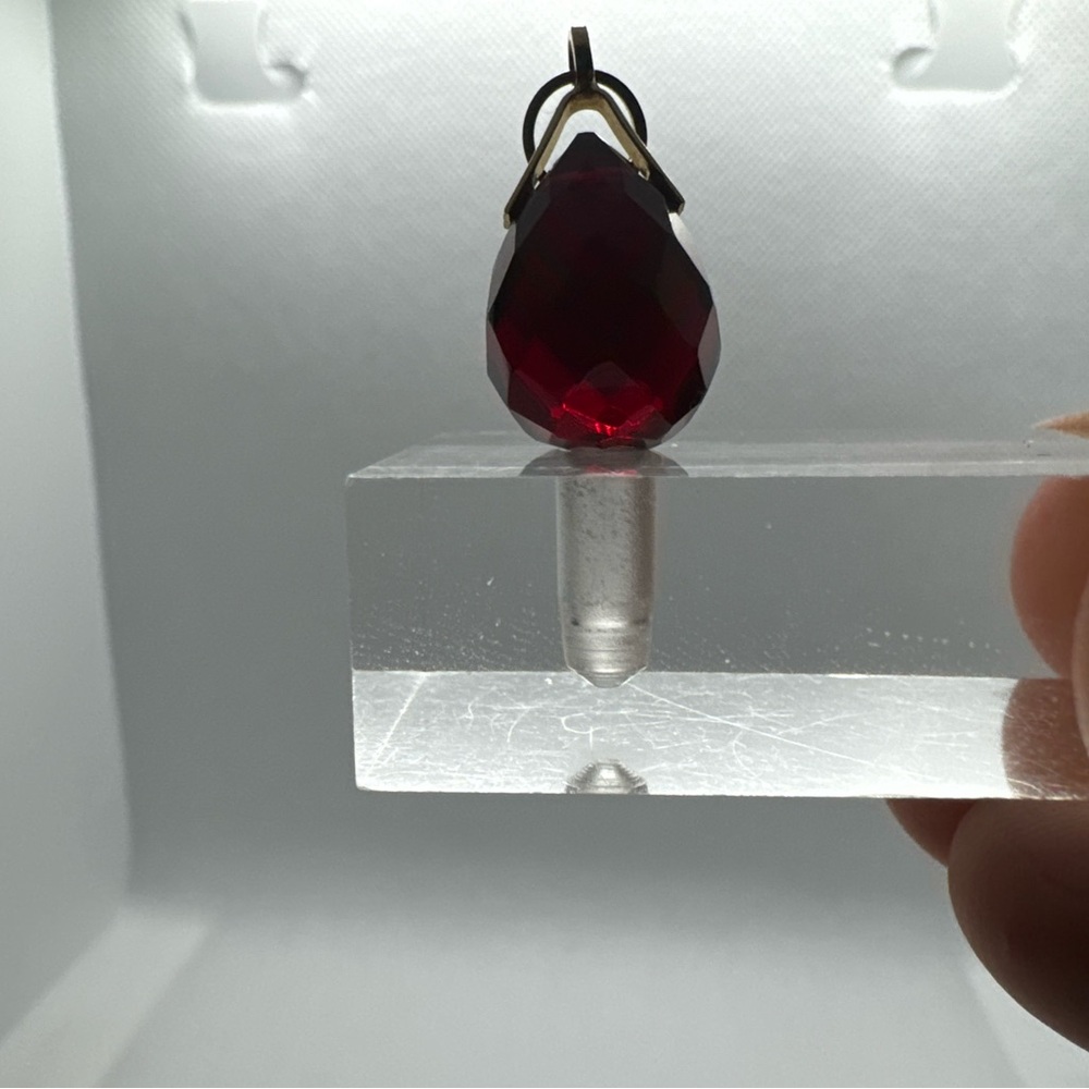 18K Yellow Gold Pendant/charm with Faceted Red Glass Teardrop, Birthstone, 750 - Picture 15 of 16